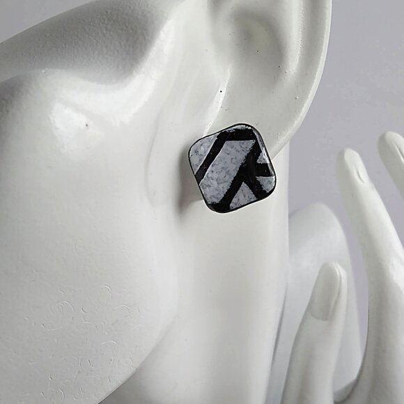 Handmade black / white polymer clay earrings. Boucles d'oreilles fait à la main - Picture 5 of 8